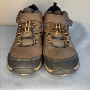 Merrell trail chaser Jr shoes hiking boots big kid size 5.5
